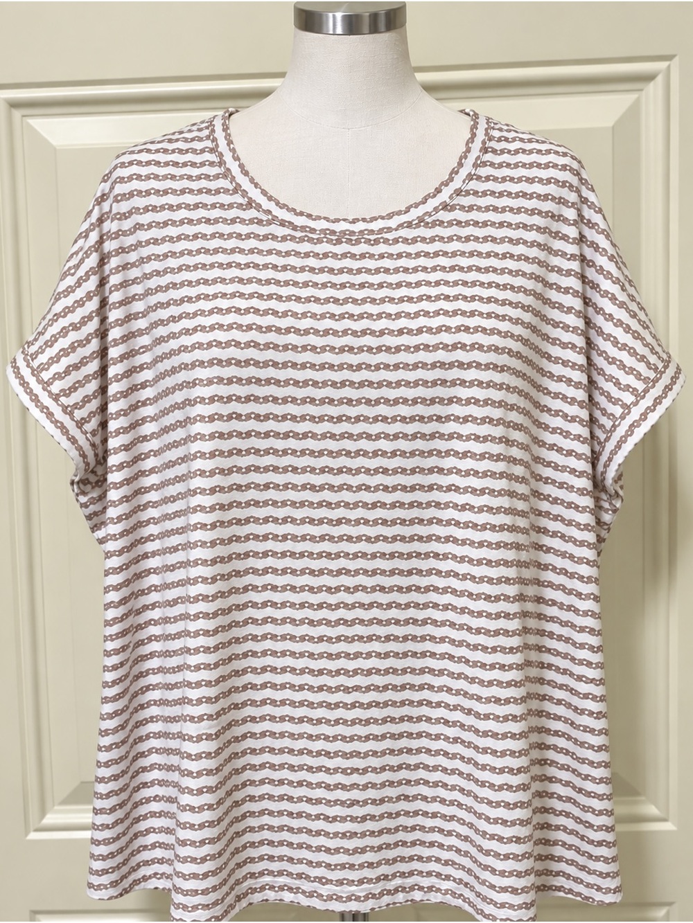 Temofon Women's Short Sleeve Striped Knit Tee in Cream and Gold Size 3XL